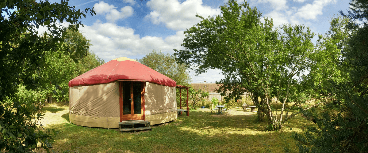 yourte et son jardin en sologne